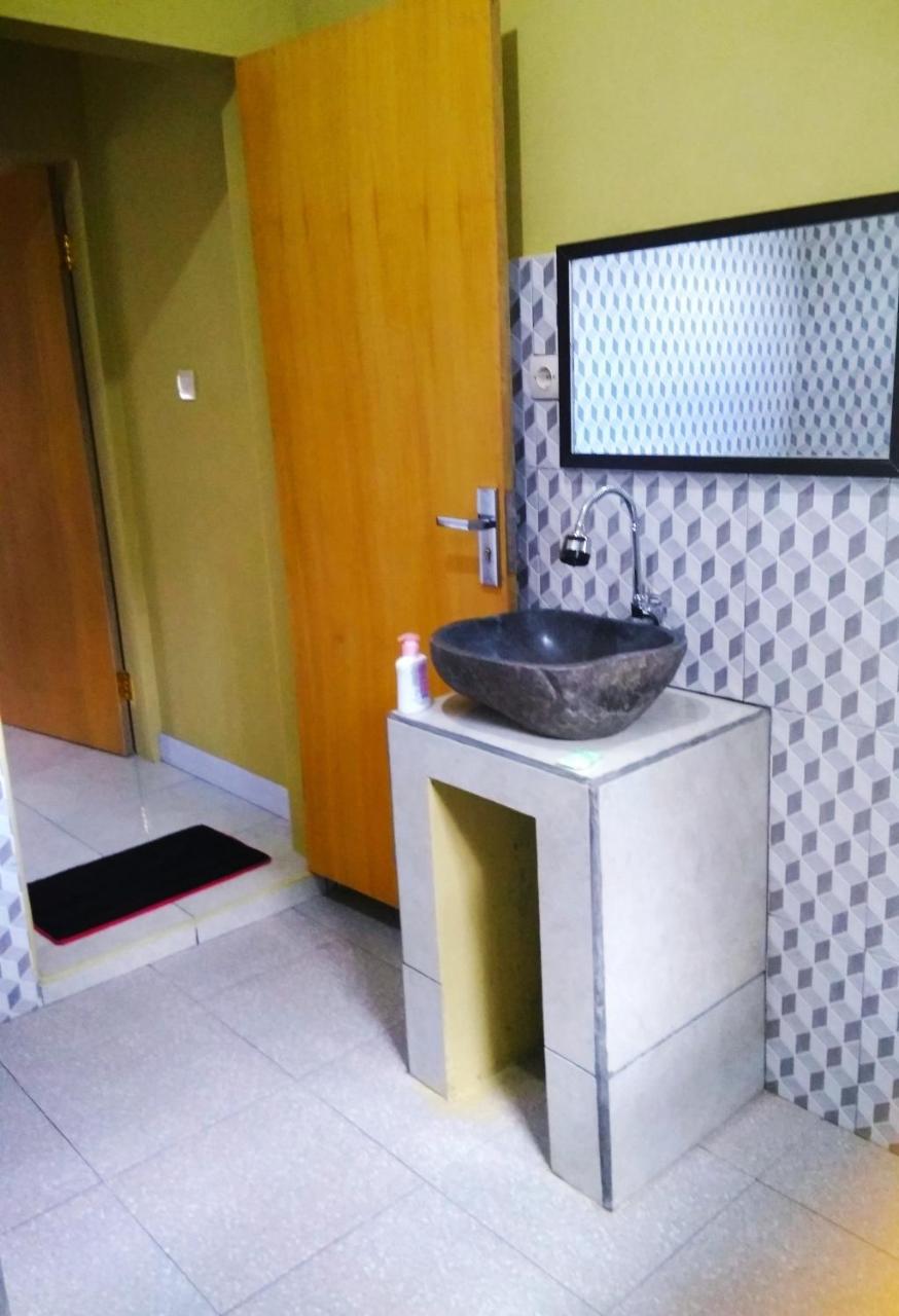 Three V Homestay Kuta  Экстерьер фото